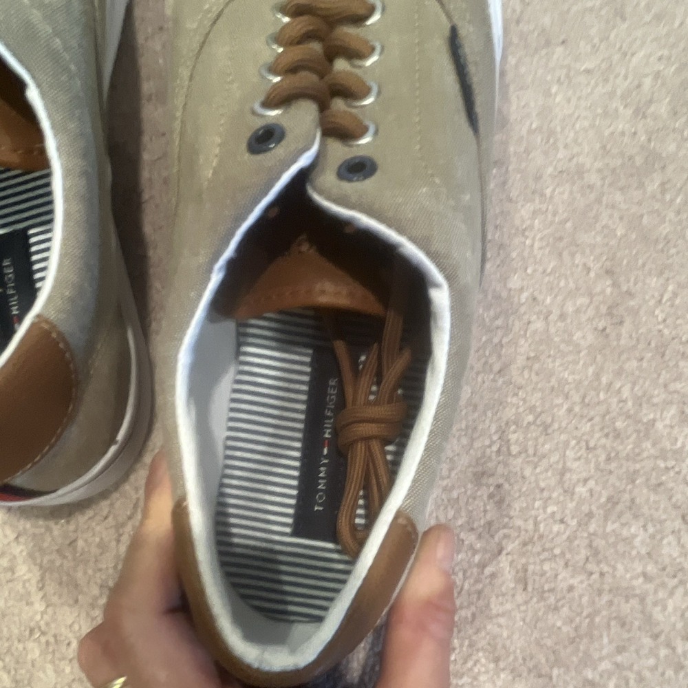 Tommy Hilfiger Beige Canvas Low-Top Sneakers Round Toe Lace-Up US 9.5 - Picture 4 of 4